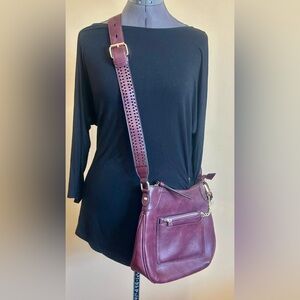 NWT La Diva Elegant Burgundy Shoulder/ Crossbody Bag